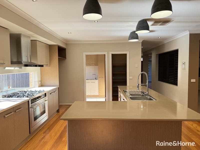 Photo - 7 Eagles Nest Way, Point Cook VIC 3030 - Image 7