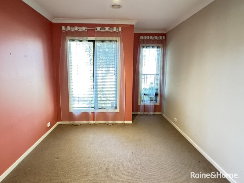 Photo - 7 Eagles Nest Way, Point Cook VIC 3030 - Image 11