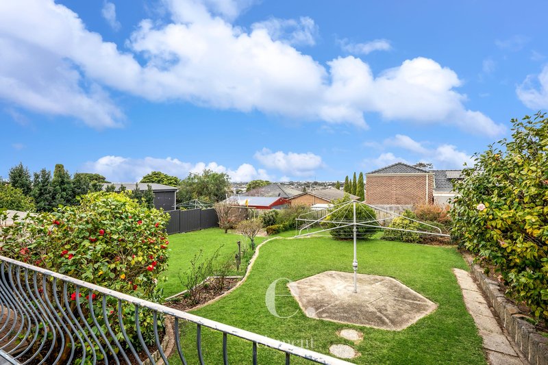 Photo - 7 Eagleview Crescent, Bell Post Hill VIC 3215 - Image 9