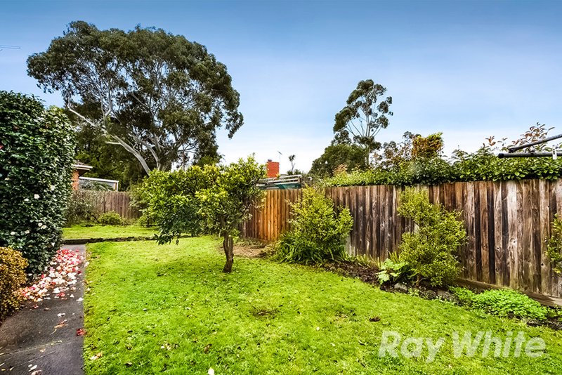 Photo - 7 Eastbourne Court, Glen Waverley VIC 3150 - Image 2