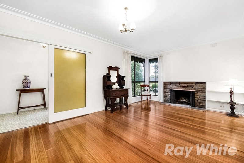 Photo - 7 Eastbourne Court, Glen Waverley VIC 3150 - Image 3