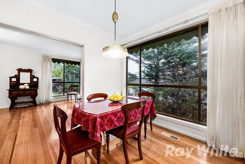 Photo - 7 Eastbourne Court, Glen Waverley VIC 3150 - Image 4