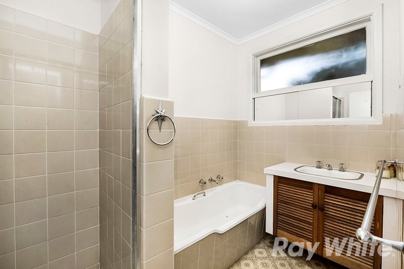 Photo - 7 Eastbourne Court, Glen Waverley VIC 3150 - Image 5