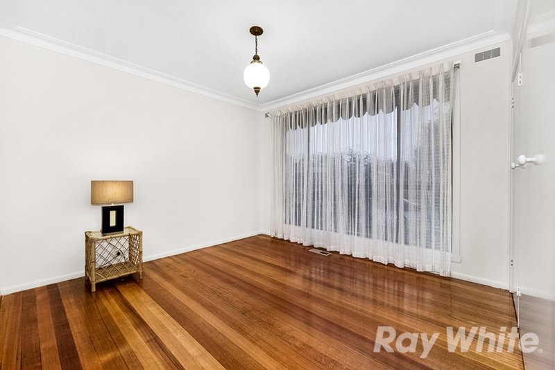 Photo - 7 Eastbourne Court, Glen Waverley VIC 3150 - Image 6