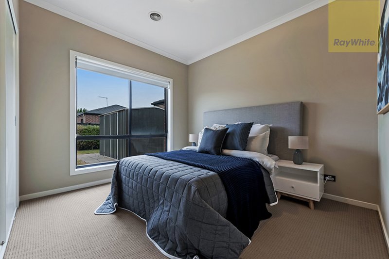 Photo - 7 Eastleigh Street, Craigieburn VIC 3064 - Image 8