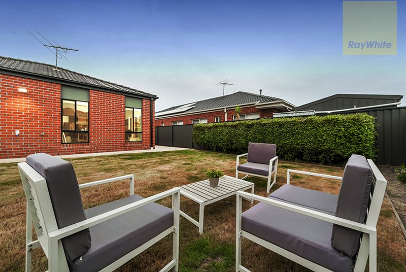 Photo - 7 Eastleigh Street, Craigieburn VIC 3064 - Image 11