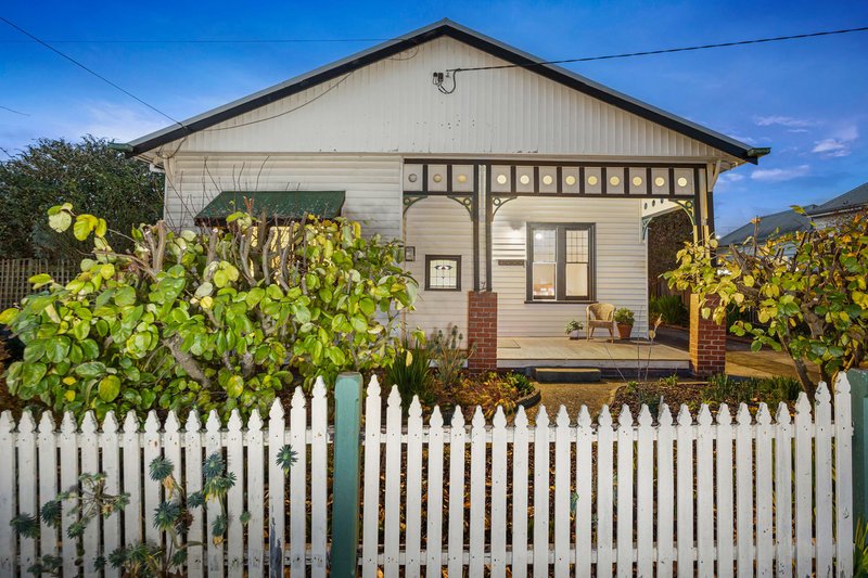 Photo - 7 Ebden Street, Ballarat East VIC 3350 - Image 1
