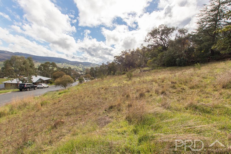 Photo - 7 Eberlin Place, Tumut NSW 2720 - Image 3