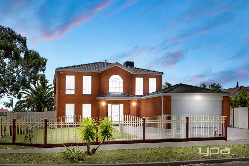 7 Edgewater Circuit, Cairnlea VIC 3023