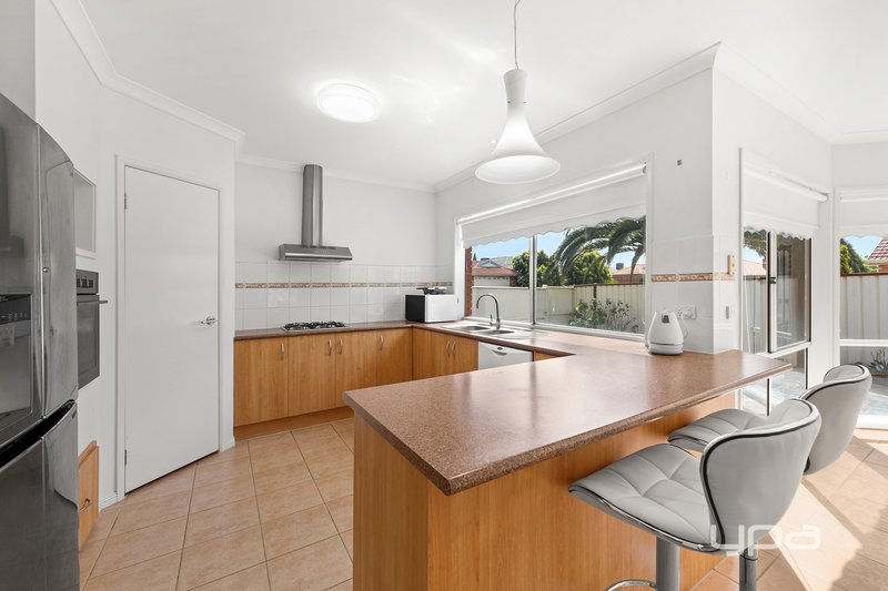 Photo - 7 Edgewater Circuit, Cairnlea VIC 3023 - Image 7