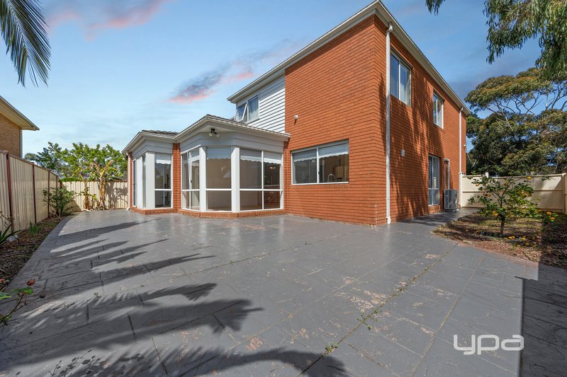 Photo - 7 Edgewater Circuit, Cairnlea VIC 3023 - Image 19