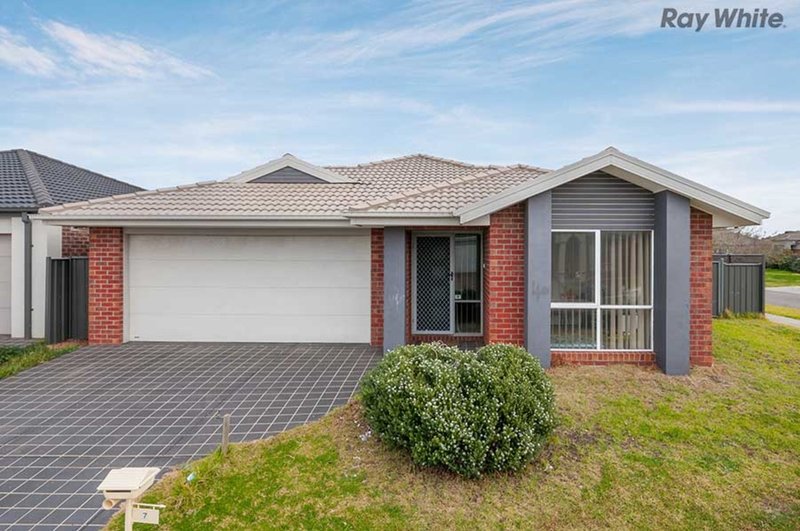 7 Edmondshaw Drive, Deer Park VIC 3023