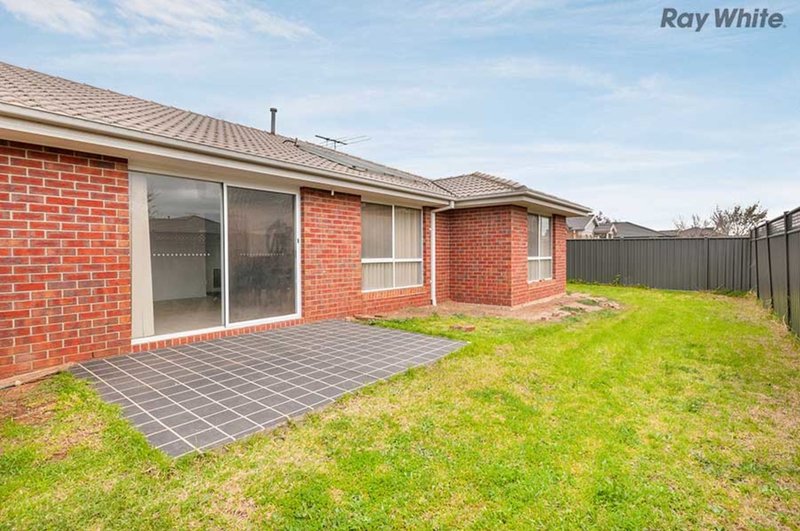 Photo - 7 Edmondshaw Drive, Deer Park VIC 3023 - Image 8