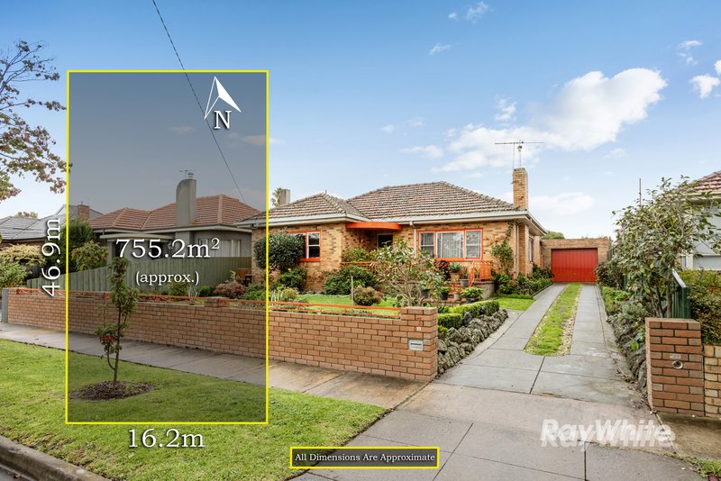 Photo - 7 Eleebana Avenue, Hughesdale VIC 3166 - Image 1