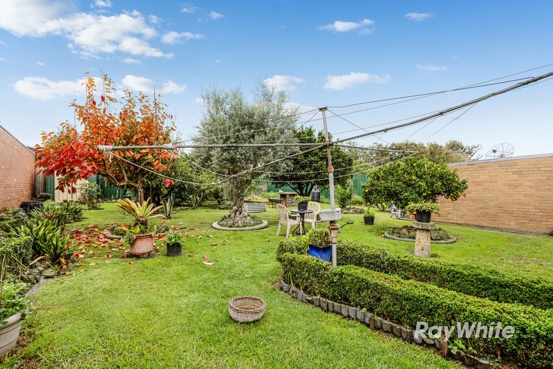 Photo - 7 Eleebana Avenue, Hughesdale VIC 3166 - Image 3