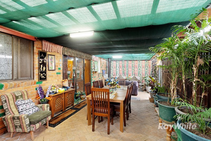 Photo - 7 Eleebana Avenue, Hughesdale VIC 3166 - Image 7