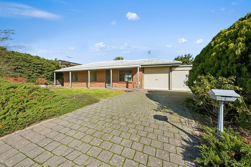 Photo - 7 Elmeade Drive, Hallett Cove SA 5158 - Image 2