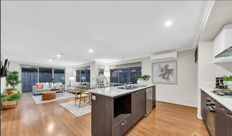 Photo - 7 Elmtree Crescent, Clyde North VIC 3978 - Image 2