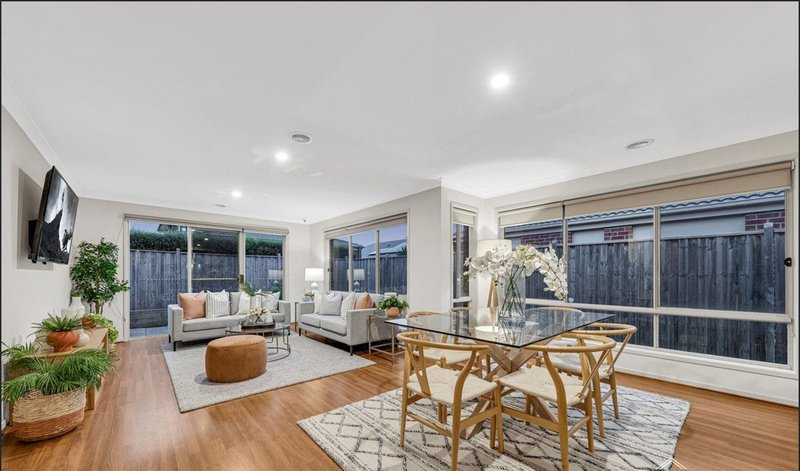 Photo - 7 Elmtree Crescent, Clyde North VIC 3978 - Image 5