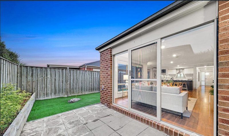 Photo - 7 Elmtree Crescent, Clyde North VIC 3978 - Image 15