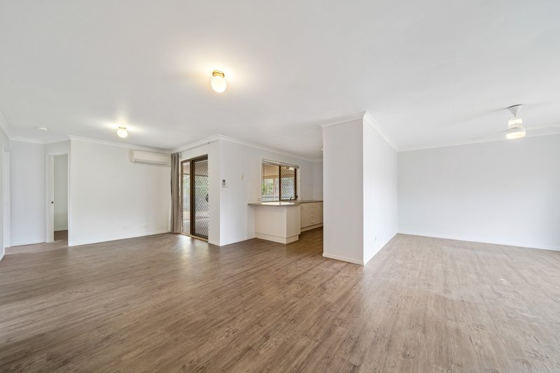 Photo - 7 Elmwood Court, Boronia Heights QLD 4124 - Image 3