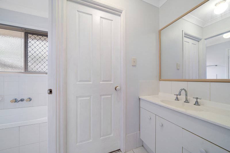 Photo - 7 Elmwood Court, Boronia Heights QLD 4124 - Image 8