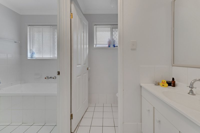 Photo - 7 Elmwood Court, Boronia Heights QLD 4124 - Image 12