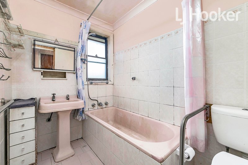 Photo - 7 Elva Street, Cabramatta West NSW 2166 - Image 4