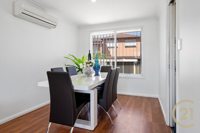 Photo - 7 Elwood Place, St Johns Park NSW 2176 - Image 4