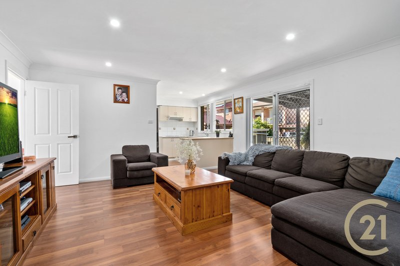 Photo - 7 Elwood Place, St Johns Park NSW 2176 - Image 8