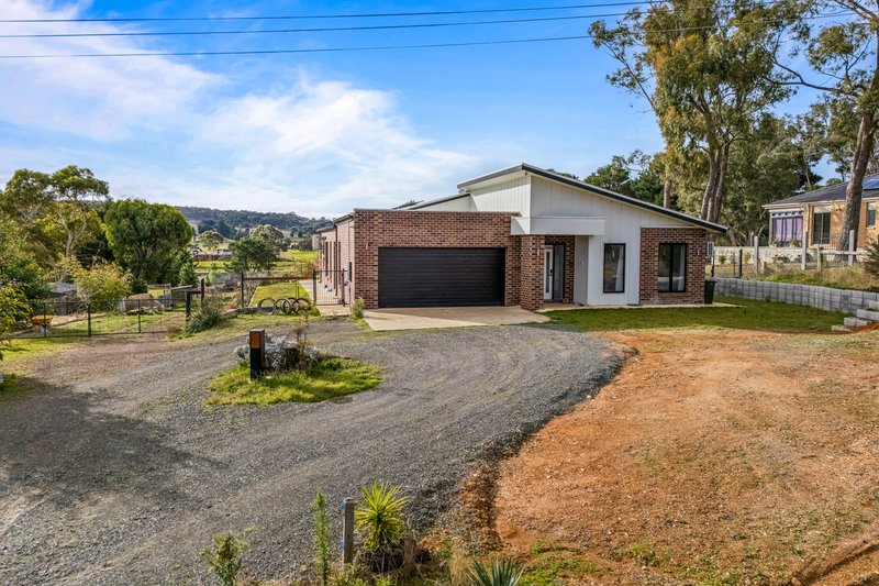 Photo - 7 Embling Street, Beaufort VIC 3373 - Image 2