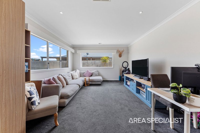 Photo - 7 Emerald Crescent, Koo Wee Rup VIC 3981 - Image 3