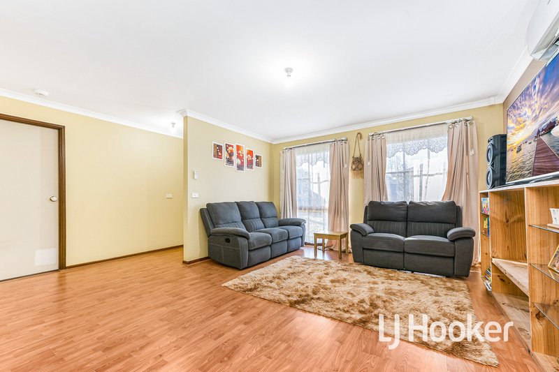 Photo - 7 Emma Court, Hampton Park VIC 3976 - Image 3