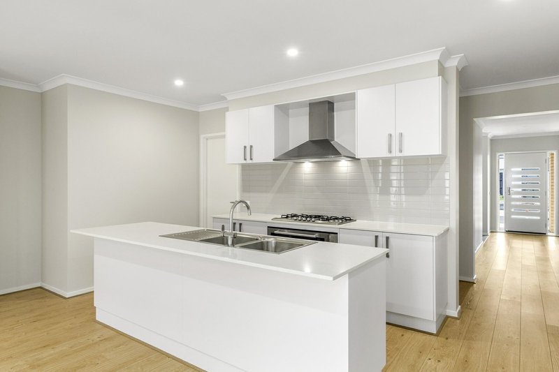 Photo - 7 Emu Street, St Leonards VIC 3223 - Image 2