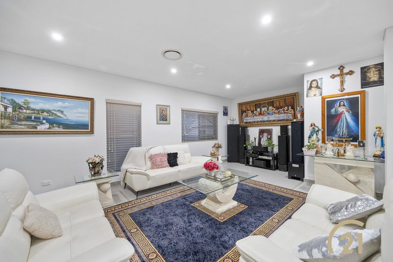 Photo - 7 Endeavour Road, Georges Hall NSW 2198 - Image 6