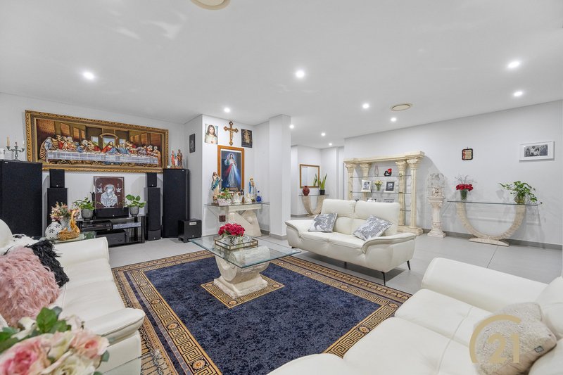 Photo - 7 Endeavour Road, Georges Hall NSW 2198 - Image 7