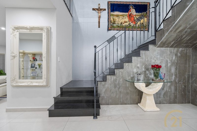 Photo - 7 Endeavour Road, Georges Hall NSW 2198 - Image 9