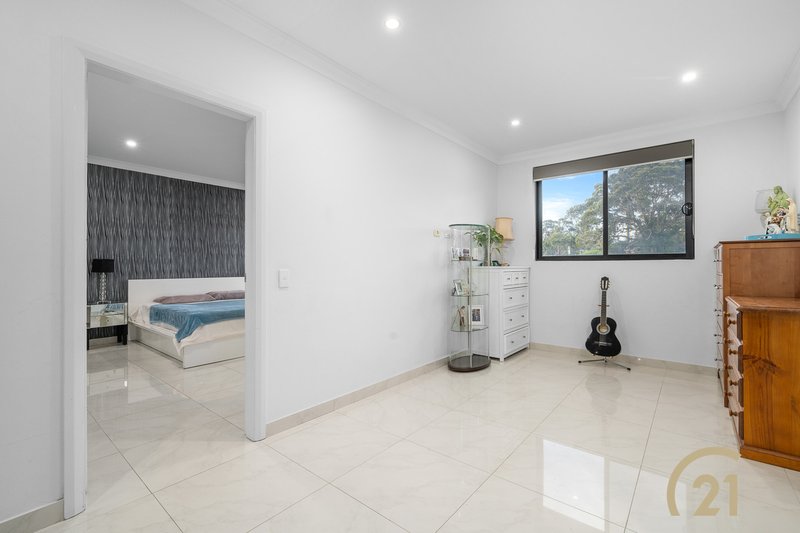 Photo - 7 Endeavour Road, Georges Hall NSW 2198 - Image 11