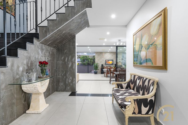 Photo - 7 Endeavour Road, Georges Hall NSW 2198 - Image 12