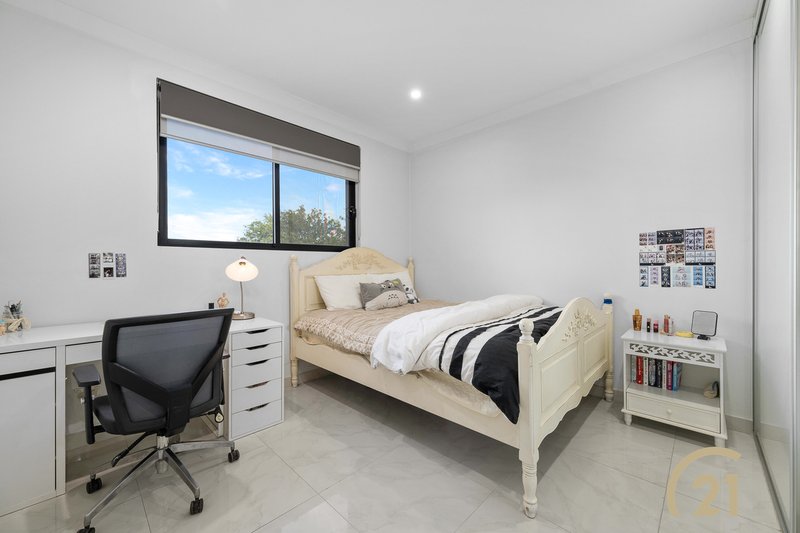 Photo - 7 Endeavour Road, Georges Hall NSW 2198 - Image 14