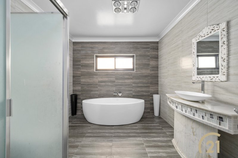 Photo - 7 Endeavour Road, Georges Hall NSW 2198 - Image 19