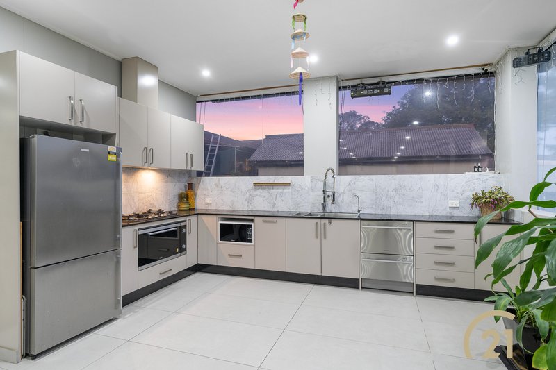 Photo - 7 Endeavour Road, Georges Hall NSW 2198 - Image 22