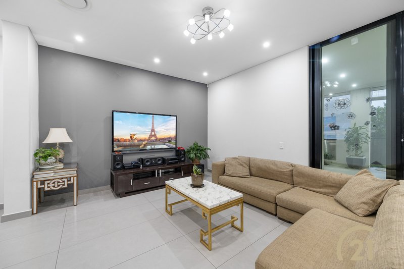 Photo - 7 Endeavour Road, Georges Hall NSW 2198 - Image 6