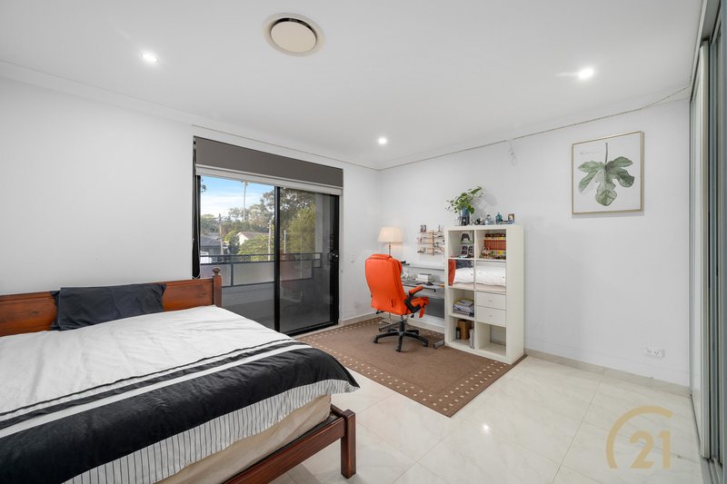 Photo - 7 Endeavour Road, Georges Hall NSW 2198 - Image 15