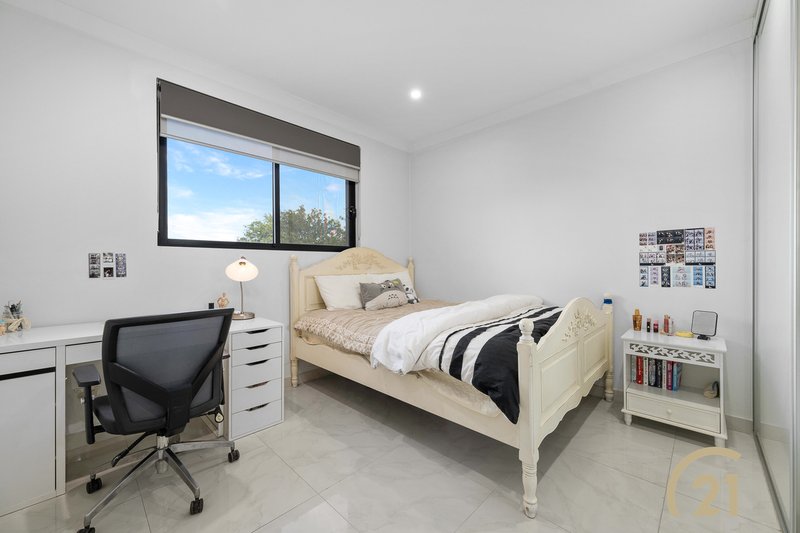 Photo - 7 Endeavour Road, Georges Hall NSW 2198 - Image 16