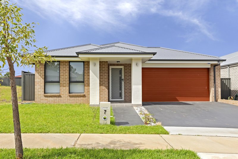 7 Epaulet Circuit, Jordan Springs NSW 2747