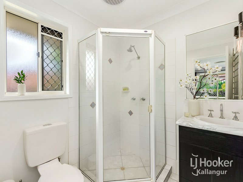 Photo - 7 Esk Place, Kallangur QLD 4503 - Image 7
