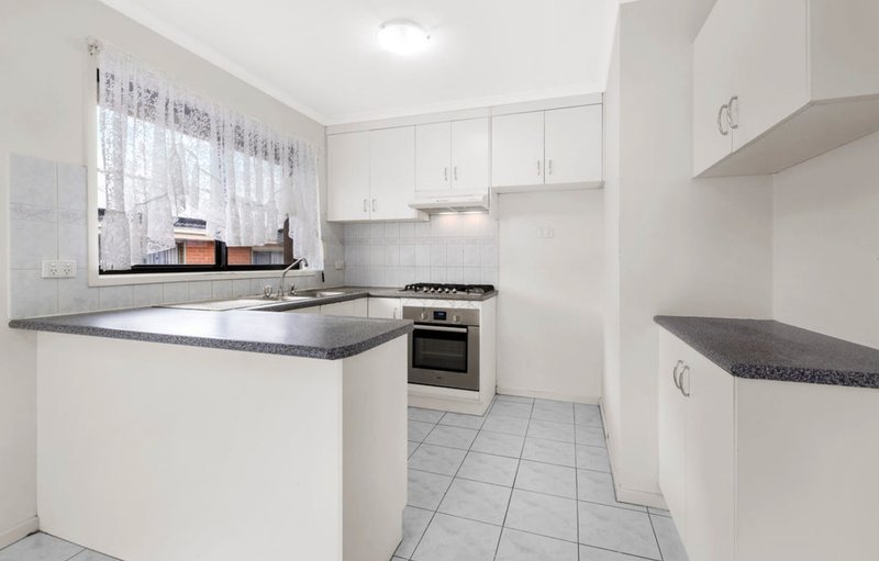 Photo - 7 Ester Drive, Mill Park VIC 3082 - Image 2
