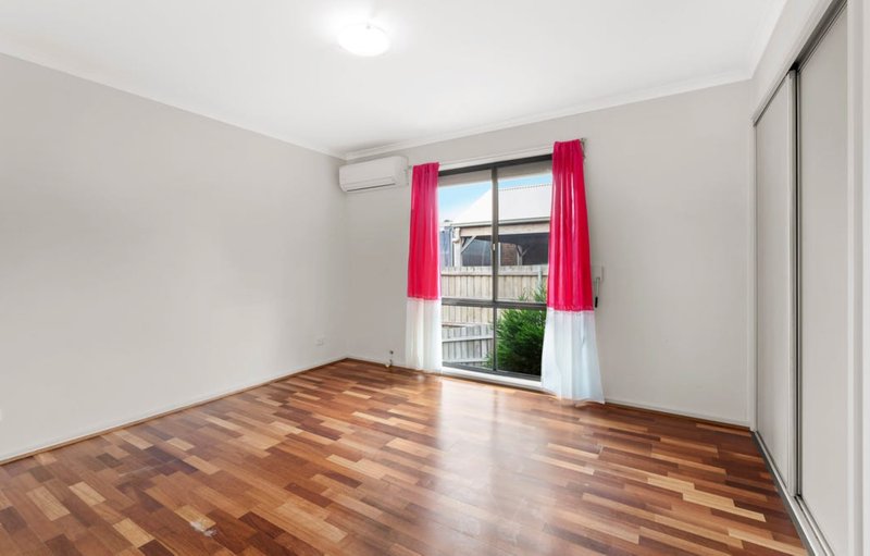 Photo - 7 Ester Drive, Mill Park VIC 3082 - Image 6