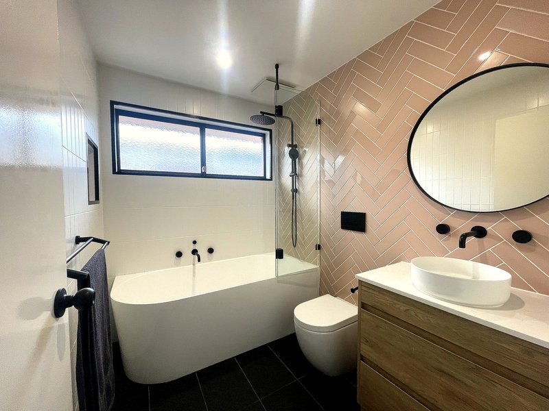 Photo - 7 Ester Drive, Mill Park VIC 3082 - Image 8
